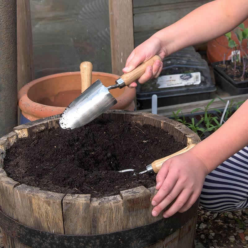 Handspade, Garden Life